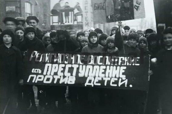 “Padër Gjon Shllaku, kishte parasysh faktin se Rusia, me influencën e saj historike në Jugosllavi dhe e kufizuar me Shqipërinë, ai parandiente…”/ Historia e panjohur e fratit të famshëm antikomunist