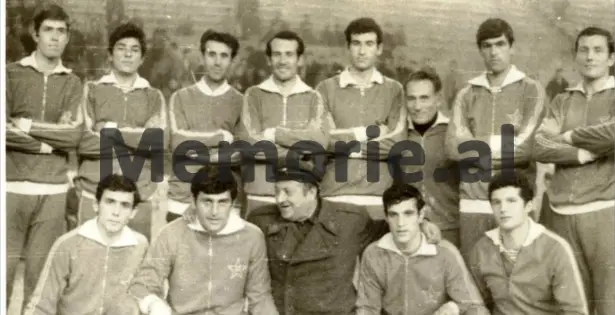 “Në Kampionatin Ballkanik të Basketbollit 1959, ai me shumë kompetencë e shpirt luftarak, mbuloi vetë Koraçin, legjendën e ish – Jugosllavisë, të cilit i…”/ Historia e panjohur e legjendës së sportit shqiptar