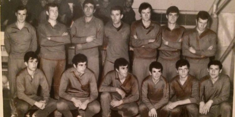 “Pasi ai kërkojë me insistim në një mbledhje, që të hapej dosja dhe të gjendeshin vrasësit e mikut të tij të ngushtë, Asllan Rusit, dy ditë më pas…”/ Misteri i vdekjes së legjendës së volejbollit, më 3 gusht ‘91