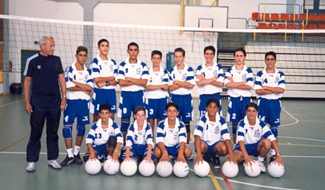 “Pasi fitoi 11 kampionate dhe kupa republike me vajzat e ’17 Nëntorit’, duke luajtur edhe në kupat e Europës, u kujtuan se ai ishte nipi i ‘armikut’ Teme Sejko’ dhe…”/ Historia e panjohur e “Mjeshtrit të Sportit”, nga Çamëria