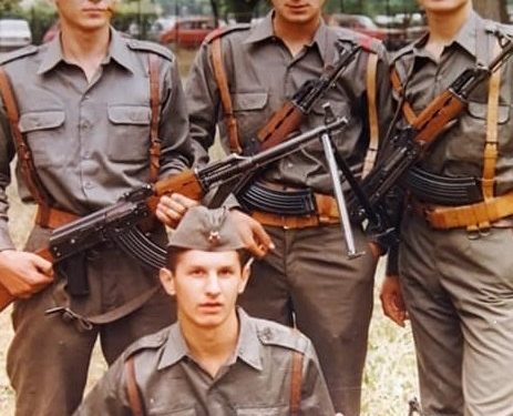 “Unë nuk zhvishem para të tjerëve, s’jam i pafytyrë, ushtri e homoseksualëve është kjo, për të kënaq epshet e veta, tue shique prapanica të djemve…”?! / Dëshmia e rrallë e kosovarit, ish-ushtar në Zagreb, në ’81-in
