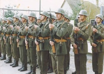 “Unë nuk zhvishem para të tjerëve, s’jam i pafytyrë, ushtri e homoseksualëve është kjo, për të kënaq epshet e veta, tue shique prapanica të djemve…”?! / Dëshmia e rrallë e kosovarit, ish-ushtar në Zagreb, në ’81-in