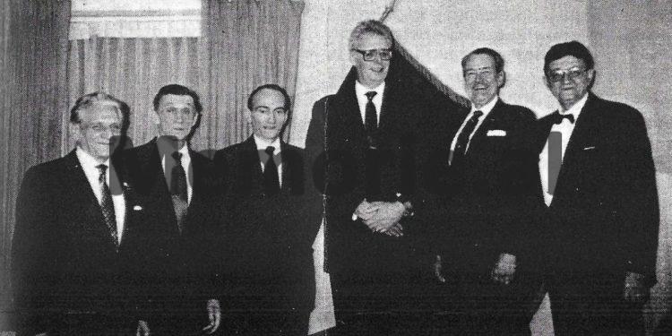 “Në vitin 1978, për 4 muaj me radhë, nga një anije e vogël ushtarake, fare pranë brigjeve shqiptare, diku në mes Borshit dhe Sarandës, ai hodhi…”/ Historia e panjohur e ministrit të Leka Zogut