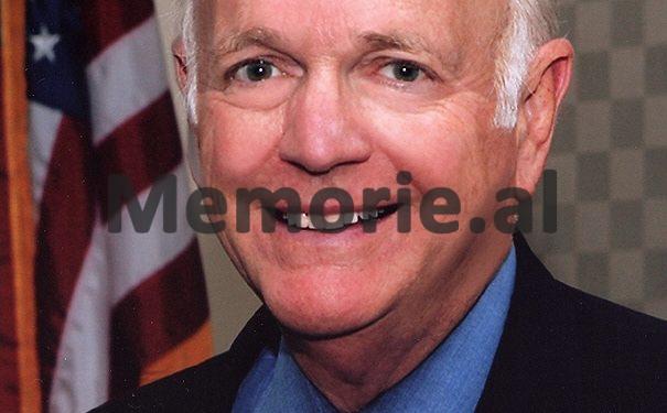 “Anëtarë të Kongresit, si përfaqësuesi i Massachusetts, Josef P. Kennedi, si dhe senatorin e Arizonas, Denis DeConcini, kërkuan që të vizitojnë Shqipërinë…”/ Shkrimi i New York Times, në ’90-ën