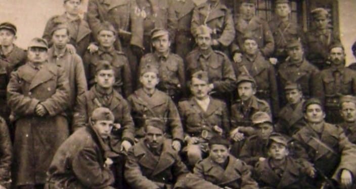 “Refat Karamani, zv/komandant batalioni, toger, 5 muaj përgjegjësi në Brigadën VII-të Mbrojtjes së Popullit, s’ka shkollë, është nga Kurveleshi…”/ Lista me 70 emrat e komandantëve dhe komisarëve, në ’45-ën
