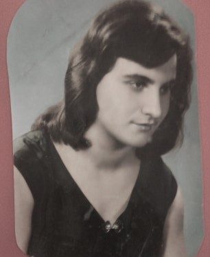 “Sapo linda unë, ata të Sigurimit e morën mamanë nga materniteti dhe e dërguan në qeli, ku vinte një doktor e i lidhte…”/ Dëshmia tronditëse nga SHBA-ës dhe akuzat për hetuesen, Dolorez Velaj