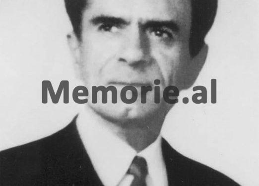 “Ndërsa në Berat, për ta diskriminuar e dërguan si arkëtar te berberët e Komunales, kryetari Akademisë, Prof. Aleks Buda, kur vinte në qytetin tonë…”/ Historia e panjohur e Vexhi Buharasë