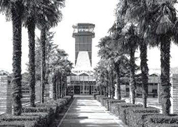 “Përveç trupit diplomatike dhe disa biznesmenëve, Shqipëria pranon rreth 5000 turiste në vit, por në kufi, një berber zyrtar, rruante mjekrat dhe shkurtonte…”/ Shkrimi i New York Times, qershor 1976