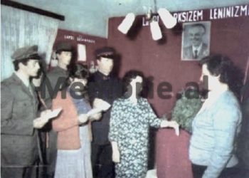 “Një dëshmitar, i identifikuar si J., ishte arrestuar në vitin 1986, pas refuzimit të votës për kandidatin lokal të Partisë Komuniste, u dënua 10 vjet burg, pasi…”/ Shkrimi i New York Times, në 21 janar ‘90