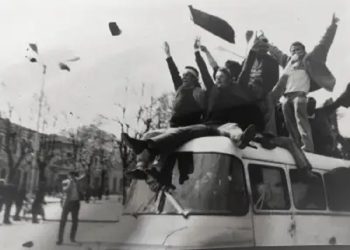 “Protestuesit në Shkodër qëlluan me gurë zyrat Komitetit Partisë ato qeverisjes vendore dhe ‘Radio Shkodrën’, ku u plagos shefi i Policisë, pasi ai…”/ Shkrimi i ‘New York Times’, dhjetor 1990