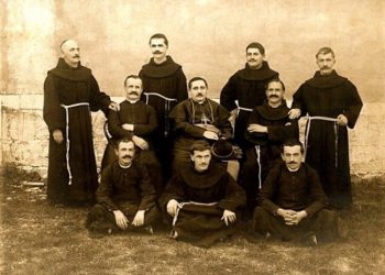 “Në burgun e Gjakovës, serbo-malazezët i kërkuan At Luigj Palajt, të mohonte fenë dhe identitetin kombëtar, por ai s’pranoi e, ata e rrahën me shkopinj…”/ Shpallja e dy martirëve nga Papa Françesku