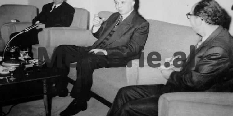 “Kur unë i thashë Çu En Lait, se për mendimin tim personal, nuk kishte bërë mirë që ishte takuar me Kosiginin, ai më…”/ Raportimi i Rita Markos para Enverit dhe Byrosë, shtator 1969