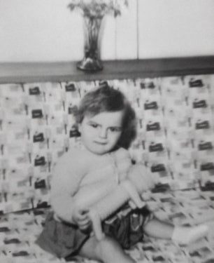 “Sapo linda unë, ata të Sigurimit e morën mamanë nga materniteti dhe e dërguan në qeli, ku vinte një doktor e i lidhte…”/ Dëshmia tronditëse nga SHBA-ës dhe akuzat për hetuesen, Dolorez Velaj