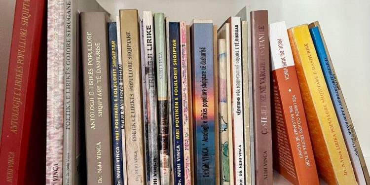 “Ç`i grise shamitë së lari në krua, sytë i ke tek ujët, mend i ke te mua, nga pragu te gardhi, shkon thua më thua…”/ Refleksionet e shkrimtarit të njohur, për kolegun nga Struga