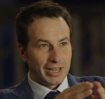 Kadare dhe pëlhura e imtë e fatit