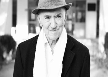 “Ç`i grise shamitë së lari në krua, sytë i ke tek ujët, mend i ke te mua, nga pragu te gardhi, shkon thua më thua…”/ Refleksionet e shkrimtarit të njohur, për kolegun nga Struga