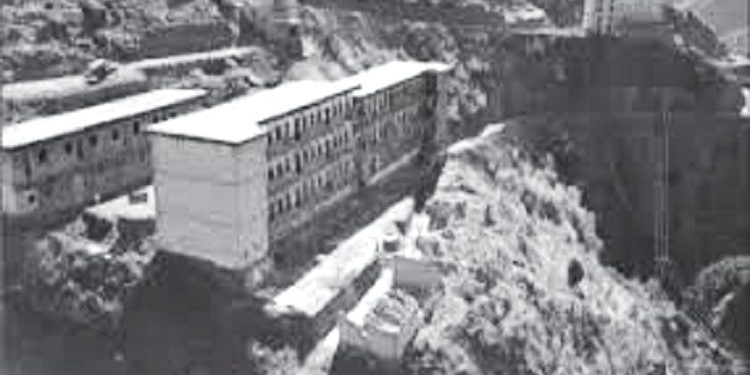 “Urim Elezi nga Korça, djali më i nurshëm e më i fuqishëm në kampet e burgjet e politike, mbeti ulok i përjetshëm, pasi policët donin të provonin rezistencën…” / Dëshmia e rrallë e ish-të dënuarit politik