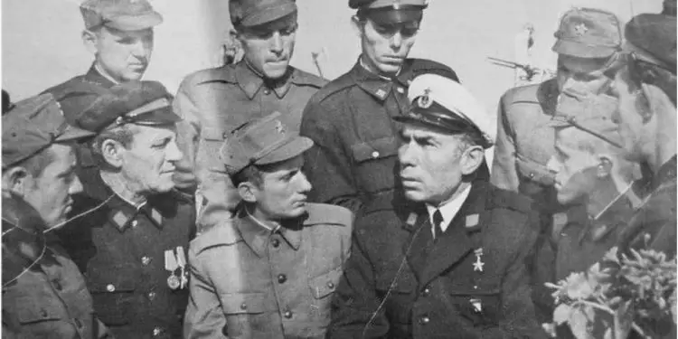 “Të tre marinarët, s’donin të arratiseshin, kishin dalë për qejf në det, por u vranë me njëri tjetrin, pasi…”! / Historia e panjohur e filmit “Dueli i heshtur” dhe dokumentet sekrete, nga ish-kreu i Arkivit