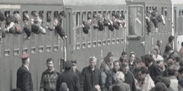 “Autoritetet jugosllave rikthyen 368 të arratisurit shqiptarë, në 30-31 janar, – thanë zyrtarët e Kombeve të Bashkuara – ku mes tyre, ka edhe gra e fëmijë…”/ Shkrimi i ‘New York Times’, shkurt 1990