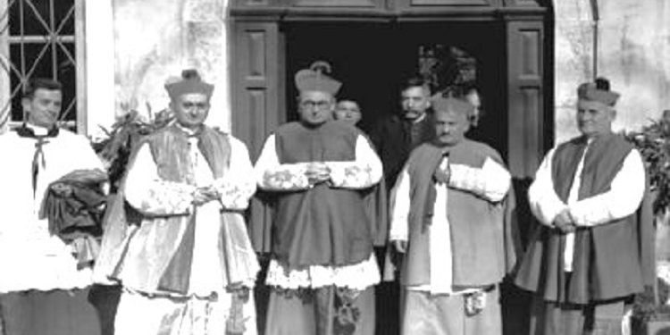 “Kur Padër Anton Harapi ndodhej aty, shkuan një oficer me disa ushtarë për kontroll, mirëpo Padër Ludovik Kiri, i rrejti ushtarët e i futi në…”/ Dëshmia në hetuesi e Padër Filip Mazrrekut, nëntor ‘46