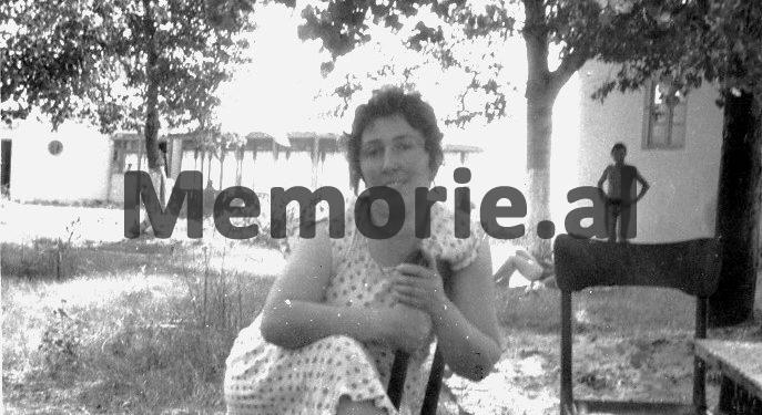 “Pas divorcit me tim shoq, erdhën t’i merrnin me forcë dy djemtë, mua më ra të fiktë, por e gjithë Selenica…”/ Dëshmia e ish-gazetares, e bija e ish-sekretarit të Partisë së Tiranës