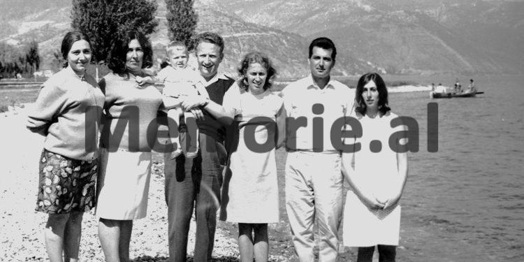 “Pas divorcit me tim shoq, erdhën t’i merrnin me forcë dy djemtë, mua më ra të fiktë, por e gjithë Selenica…”/ Dëshmia e ish-gazetares, e bija e ish-sekretarit të Partisë së Tiranës