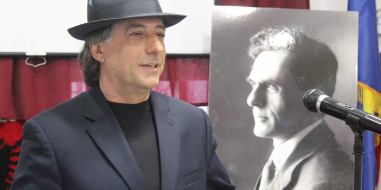 “Kur të gjithë ata që vuanin aty me mua, më pyesin me një fije shprese; ç’thotë bota e qytetëruar, ç’thotë Perëndimi? – unë i vështroja dhe u thosha…”/ Refleksionet e ish-të dënuarit politik