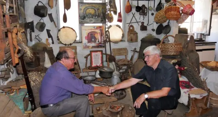 “Kur kartolinat me flamurin kombëtar dhe Skënderbeun, u shpërndanë në tërë botën shqiptare, UDB-ja jugosllave, paraburgosi Ivezajn dhe…”/ Historia e panjohur e koleksionistit të famshëm nga Tuzi, në 1970-ën