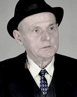 “Biletat ishin shitur, viza skadonte dhe ai u detyrua t’i besonte një punonjëseje bjonde të aeroportit e cila, ia mori lekët, duke…”/ Historia e trishtë e familjes Kostreci, që u largua nga vendi në ’90-ën