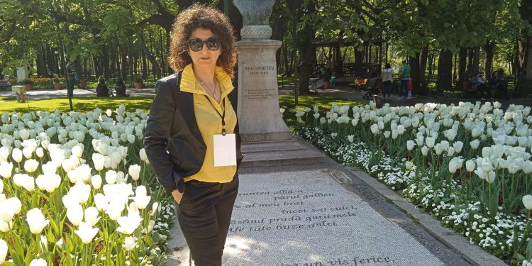 “Në marsin e ’97-ës, u largova nga qyteti im, mes krismave të armëve dhe anijet fantazma, duke kaluar Otranton me dallgë të furishme e tragjedi…”/ Dëshmia e rrallë shkrimtares që jeton në Kalabri