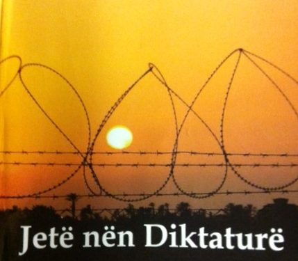 “Biletat ishin shitur, viza skadonte dhe ai u detyrua t’i besonte një punonjëseje bjonde të aeroportit e cila, ia mori lekët, duke…”/ Historia e trishtë e familjes Kostreci, që u largua nga vendi në ’90-ën