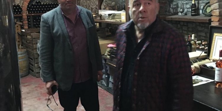 Kantina “Binjakët” në Tiranë, një atraksion turistik, që po mahnit vizitorët vëndas e të huaj, të cilët e krahasojnë me “Cabernet” të Napa-s, apo “Shtëpitë e Shampanjës” së Francës e, Portugalisë