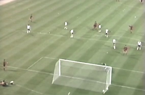 “Në stadium ra heshtja, nuk pati asnjë reagim nga Shilton apo mbrojtësit anglezë dhe gëzimi im ishte i madh, emocionet po ashtu, goli në ‘Uembli’ ishte një ëndërr, por…”/ Dëshmia e rrallë e Sul Demollarit