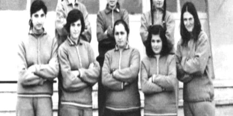 “Nga aktorët, këngëtarët, instrumentistët, letrarët e piktorët, te futbollistët, basketbollistët, mundësit dhe qitësit të cilët…”/ Kush ishin ata që gjallëruan jetën e qytetit të Laçit për tre dekada?