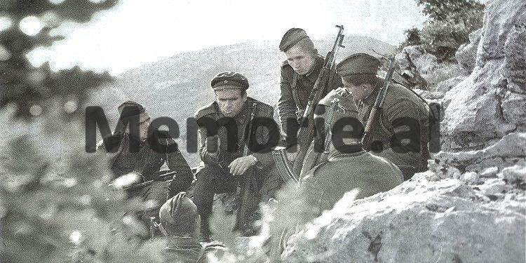 “Kur i dënuan me vdekje, Mexhiti i tha trupit gjykues, le të pushkatohej ai dhe të shpëtonte vëllai, se kishte tre fëmijë të vegjël, por Beqiri, reagoi…”/ Historia tragjike e familjes Capa, që e ktheu UDB-ja