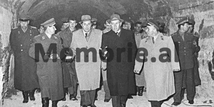“Kur Pepe Kantozi, një oficer me origjinë hebre, i degës së kuadrit në Ministri, e akuzoi Hito Çakon; ‘Ti në ushtri, ke mbajtur oficerë me gra ruse’, ai i tha; O çifut…”/ Dëshmia e rrallë e ish-ushtarakut të lartë