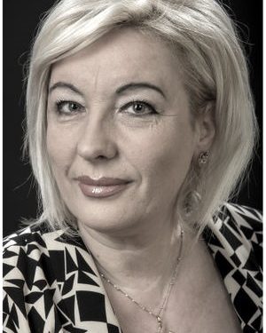 “Pasi babanë e eliminuan në spitalin e Tiranës, tre xhaxhallarët u arratisën në SHBA-ës, i vogli i tyre që qëndroi me famniljen, e coptuan dhe trupin ia hodhën në Lanë…”/Dëshmia tragjike e shkrimtares së persekutuar