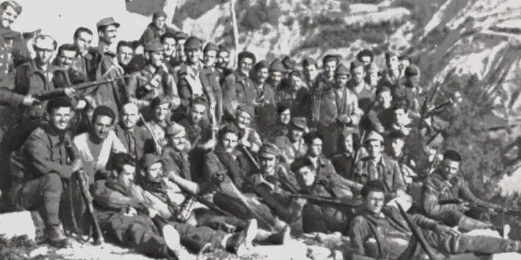 “Për ‘Vangjon’, thonë se u vra, se u takua me Hysni Lepenicën, po me Hysninë, u poq edhe Enver Hoxha në Dushkarak dhe i tha…”/ Misteri i vrasjes së komandantit të “Çetës Plakë” të Vlorës, 27 gusht ’43!