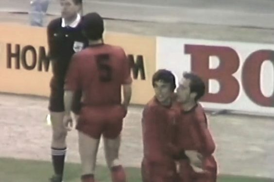 “Në stadium ra heshtja, nuk pati asnjë reagim nga Shilton apo mbrojtësit anglezë dhe gëzimi im ishte i madh, emocionet po ashtu, goli në ‘Uembli’ ishte një ëndërr, por…”/ Dëshmia e rrallë e Sul Demollarit