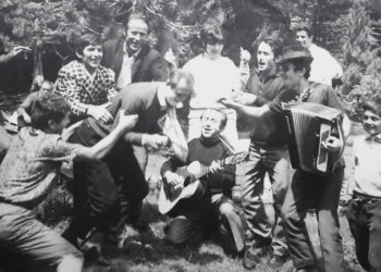 “Nga aktorët, këngëtarët, instrumentistët, letrarët e piktorët, te futbollistët, basketbollistët, mundësit dhe qitësit të cilët…”/ Kush ishin ata që gjallëruan jetën e qytetit të Laçit për tre dekada?