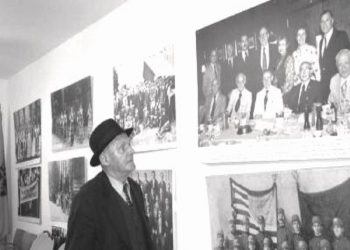 “Biletat ishin shitur, viza skadonte dhe ai u detyrua t’i besonte një punonjëseje bjonde të aeroportit e cila, ia mori lekët, duke…”/ Historia e trishtë e familjes Kostreci, që u largua nga vendi në ’90-ën