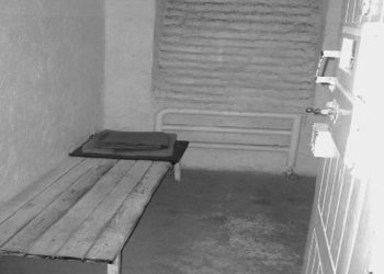 “There was no more terrible mockery, when you saw the police and the spies throw bags of lice in the faces of old men with a load of mustaches, strip them naked and…” / The rare testimony of a former political prisoner.