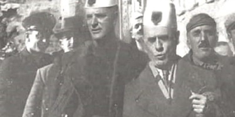 “Eshtrat e tij, askush nuk i mbante mend se ku mbetën, pasi nuk e tregoi njeri krimin, por ndoshta Luan Qafëzezi, mund t’i ketë marrë një…”! / Refleksionet e publicistit të njohur, për poetin beratas