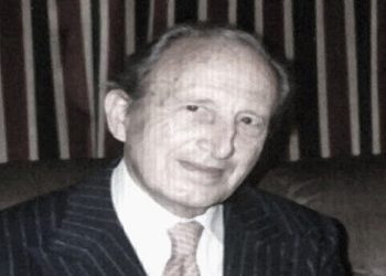 “Në tetor të 1980-ës, drejtori i Shtëpisë Botuese, më thirri në zyrë, ku ndodhej një përfaqësues i Komitetit Qendror, i cili sapo hyra…”/ Kujtimet e përkthyesit të Kadaresë dhe Enver Hoxhës