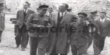 “Kur gjeneral Prodani, që kishte shumë afrimitet me kryeministrin, i tha: ‘Ç’po bëni kështu?! Ç’faj kanë bërë shokët, që po i godisni kaq egër?! Mehmeti i’u përgjigj…”/ Kujtimet e ish-presidentit Alfred Mosiu