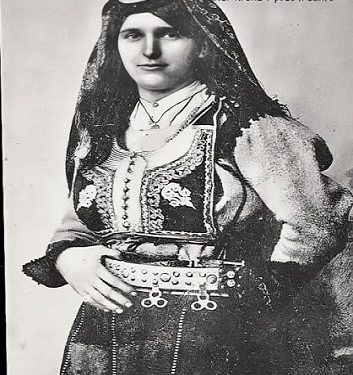 “Kur u mbaruan fishekët edhe dera e kullës u thye, malazezët u lëshuan drejt katit të dytë të kullës, ajo e tërhoqi pas dere Sadrinë dhe…”/ Historia e panjohur e Kajë Gale–Selmanja