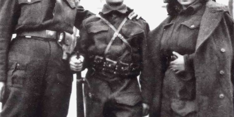 “Kur erdhi Hrushovi, unë u ngjita deri te avioni dhe kur zbriti shkallët e u takua me Enverin, i tha në vesh; Sa të jem unë këtu, për Titon, mos…”/ Dëshmia e rrallë e ish-operatorit, të Kinostudios “Shqipëria e Re”