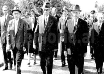 “Shoku Hysni bëri dy ndërhyrje në Paris, në vitet 1968-’69, por në 1974, kur shkoi përsëri për kontroll, s’pranoi të operohej, pasi…”/ Raport-informacionet “tepër sekrete” të drejtorit të klinikës speciale, Dr. Pavllo Milo