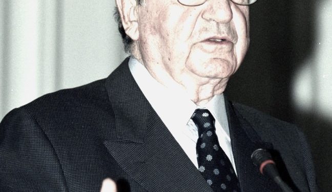 “Çamët e ardhun nga Greqia, kanë qenë kriminelë lufte, krijuen probleme, Greqia, s’do të pranojë të kthehen mbrapsht, tema e pasunive…”/ Deklarata e Micotaqisit, pas kërkesave të Meksit për çamët, maj 1992!