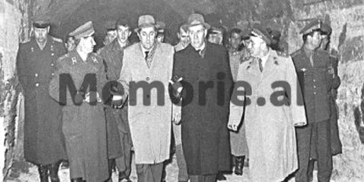 “Dy muaj para se të më arrestonin, më dhanë një dekoratë për; ‘Veprimtari të Shquar në Fushën e Mbrojtjes’, kurse në dhomën time, në Shtëpinë e Oficerëve në Lushnje…”/ Dëshmia e ish-komandantit të Divizionit